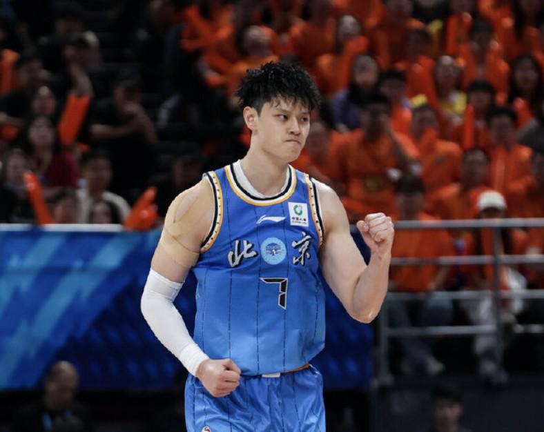 华体会体育登录入口-曾凡博：很荣幸成为如此优秀球队的一份子，只要上场我必拼尽全力